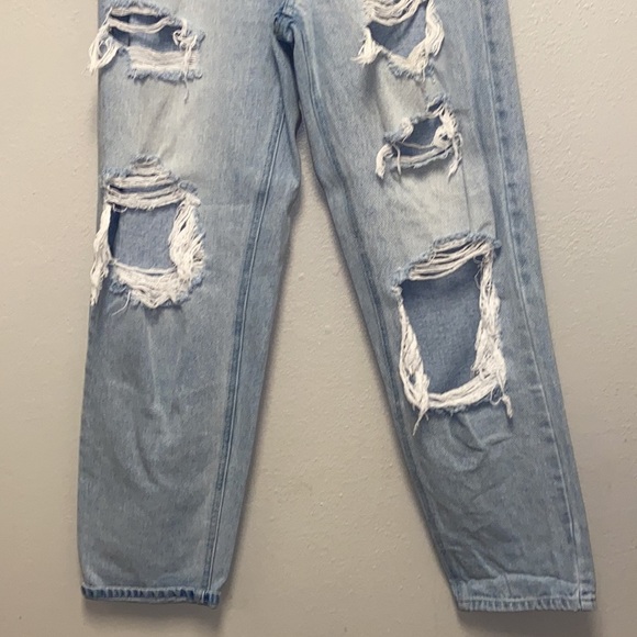 Kancan Size 26 Kyla Ripped Distressed Light Wash 90's Mom Boyfriend Jeans: 4985 - Picture 5 of 12